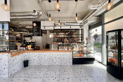 Surantha Patisserie photo 3